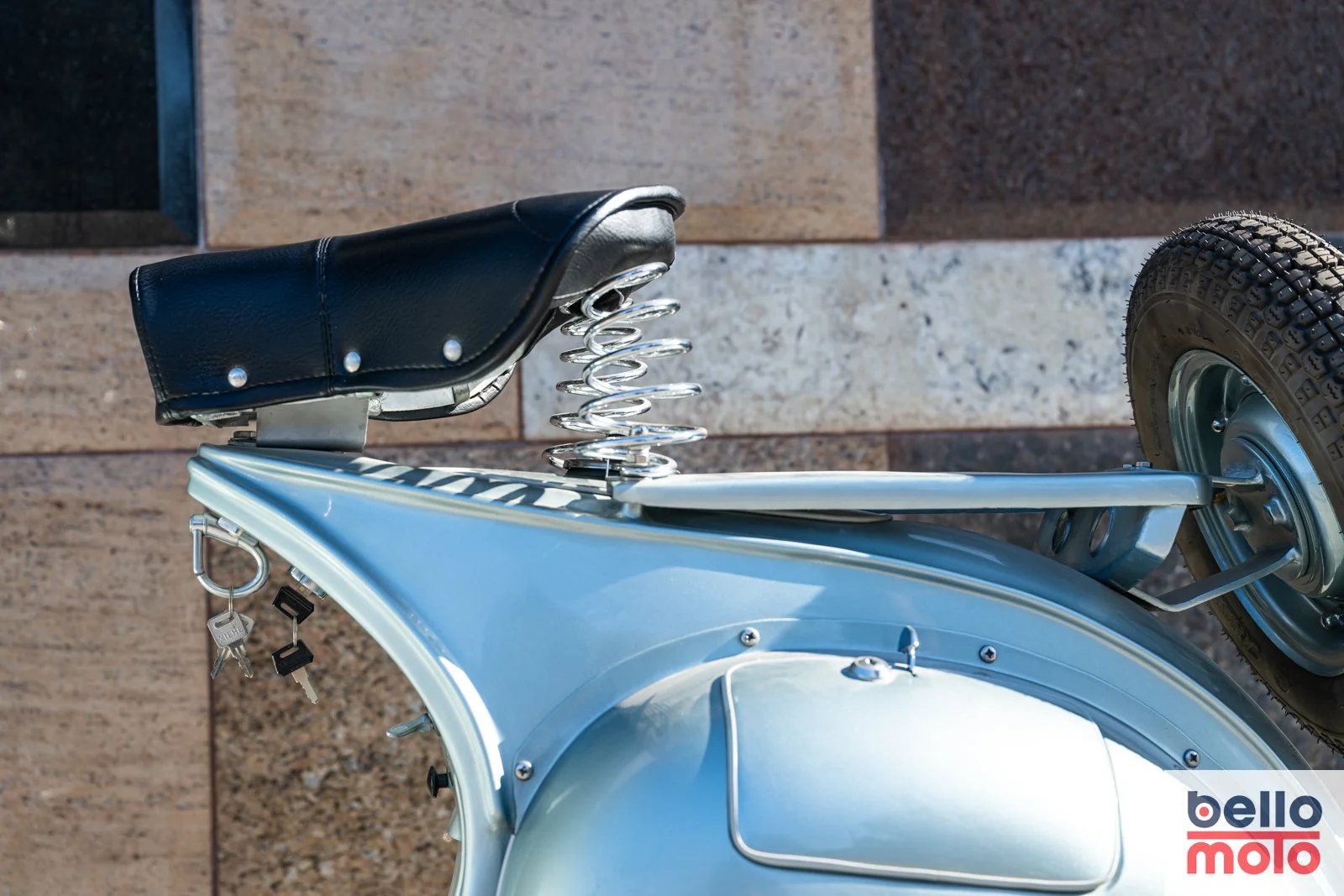 1954 MP5 Replica / 1960 Vespa VBB BM404 — Bello Moto SF